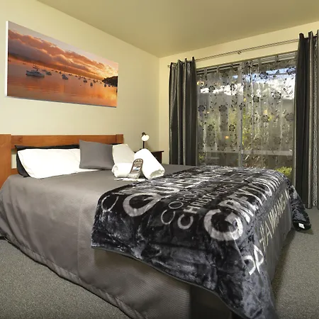 Tombstone Motel, Lodge & Backpackers-3